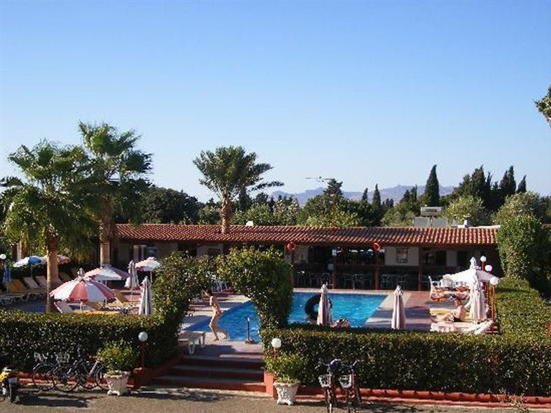 Sandys Studios Apartments And Log Villas Psalidi  Exterior photo