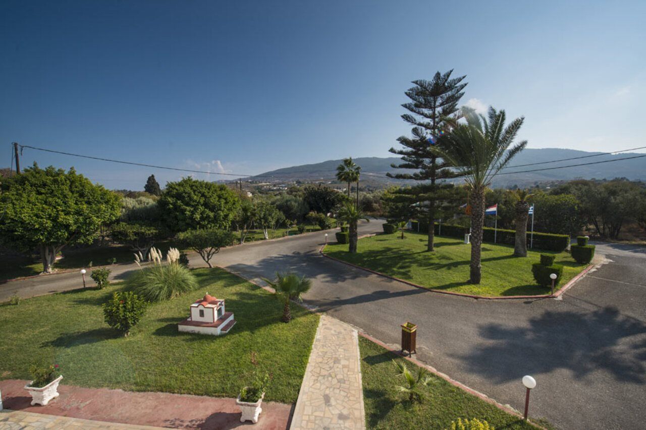 Sandys Studios Apartments And Log Villas Psalidi  Exterior photo